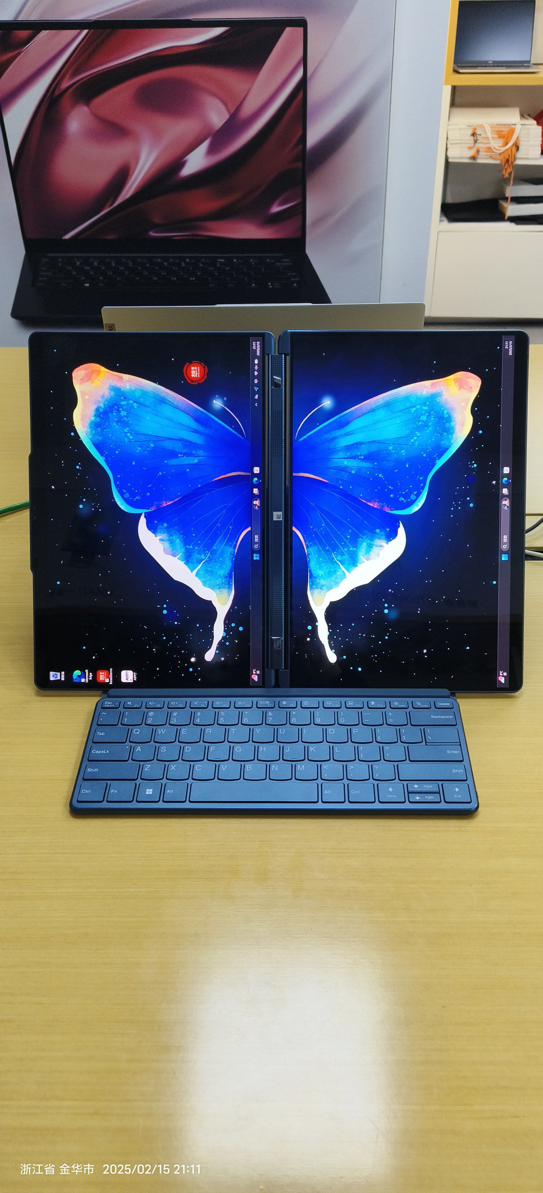 联想yogabook9i 双屏双触控翻转屏
