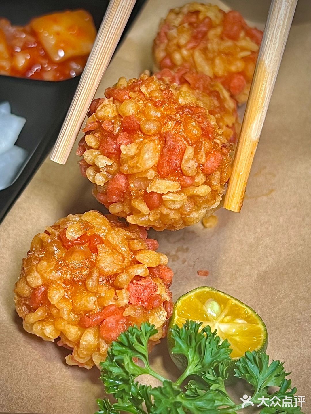 鹅岭二厂观景烤肉，倚月扶栏看秋水揽星河