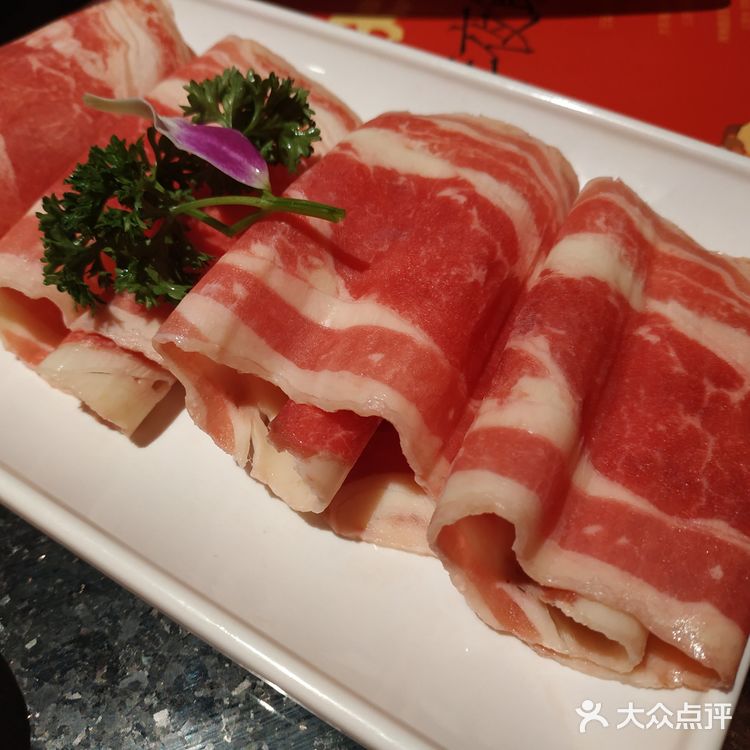 瞬间被治愈！科尔沁精品肥牛、南山招牌特色千层肚，每次都吃到光盘