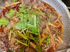 -帅巴人舅母子腊蹄民俗村