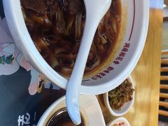 -呷佬·长沙手工米粉(金沙江路店)