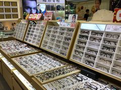-美式眼镜·授权蔡司.依视路.尼康.豪雅.明月(人民广场店)