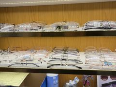 -优医视平价眼镜蔡司依视路折扣工厂店(十里堡店)