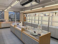 -无奔眼镜·蔡司·依视路授权店(朝阳大悦城店)