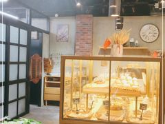 面包甜点陈列柜-啊噗吐呦现场烘焙(麦凯乐店)