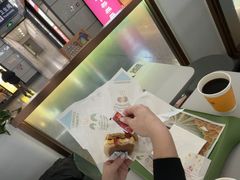 -麦当劳(上海虹桥站30B检票口楼上)