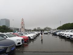 -奥特莱斯停车场