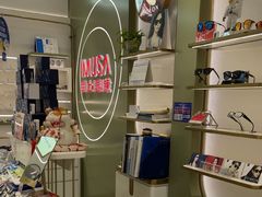 -目上眼镜·蔡司依视路授权(青浦宝龙店)