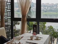 靠窗位-悦湖公馆