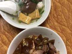 -松树干拌面店