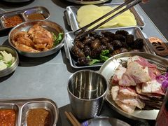 -围炉肉舍•炭烤活鳗•丹东海鲜烤肉(步行街店)