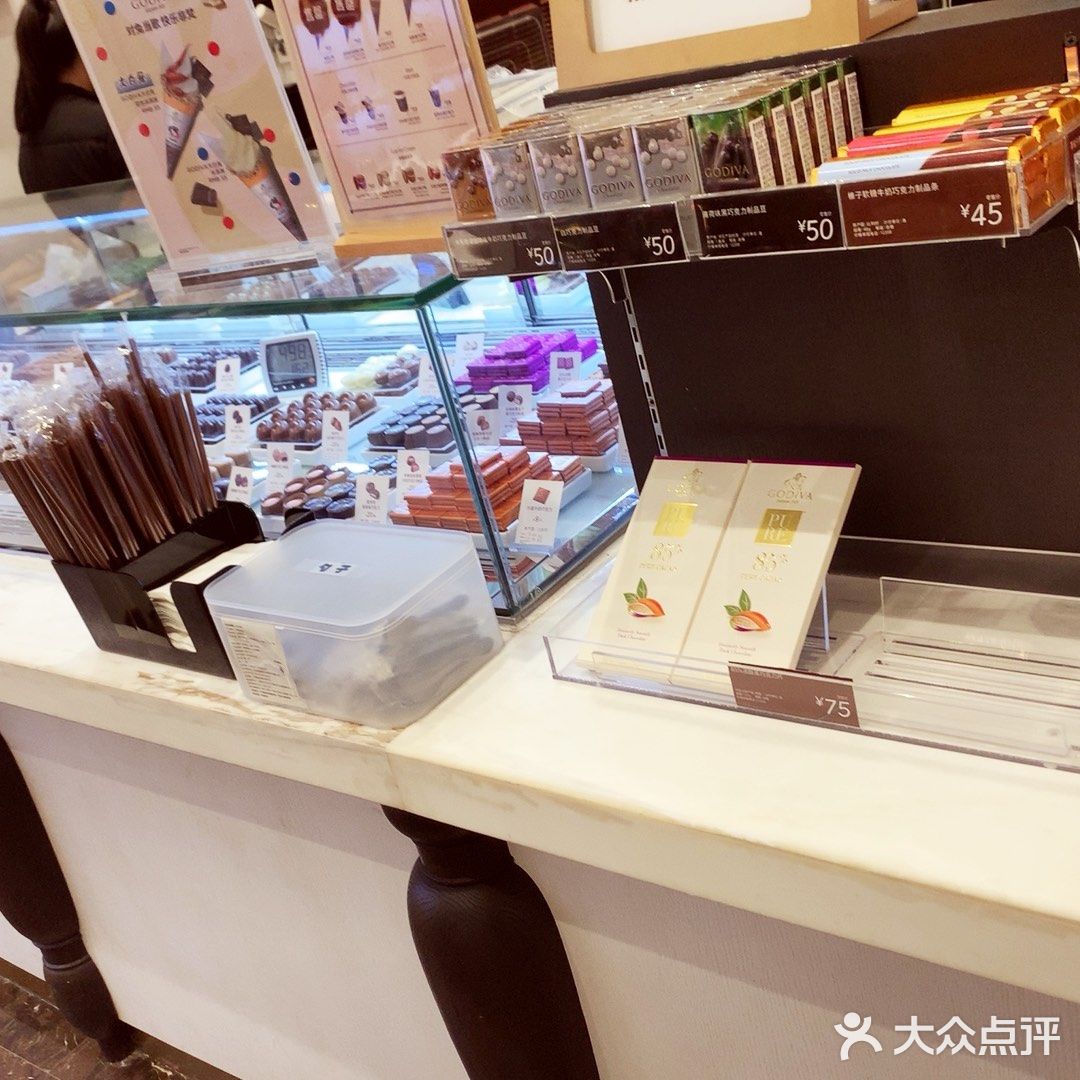 热巧克力，巧克力，缤纷乐都是我的最爱，店铺也是美美哒