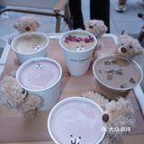 被小熊包围的咖啡店买咖啡送小熊