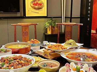 这次吃饭定在笨鸡小跑 ！