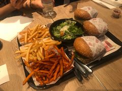 -The Habit Burger Grill 哈比特汉堡(复兴soho店)