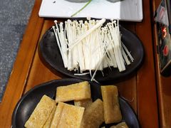 -乡土黄·鲜牛肉火锅·小龙虾(兴业街店)