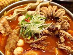 轰炸鱿鱼年糕锅-恩你小木屋·韩式料理(假日广场店)