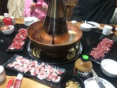 -果松木炭酸菜铜火锅·外婆参鸡汤