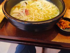 -银米·云南传统过桥米线(双廊黑金冠店)