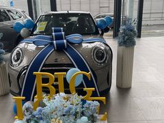 -上海宝信宝马4S店