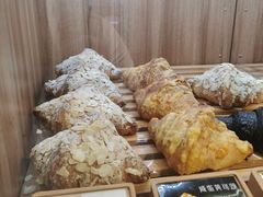 杏仁可颂-野上麦田(中贸广场店)