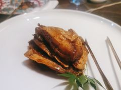 梅子酱汁熏鲳鱼-海派悦庭·海胆烧麦·新融合菜(凯德广场店)