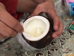 -志龙皇冠吃货椰子铺