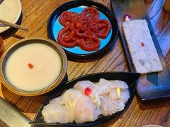 -老牌坊云南鱼豆花火锅(爱建店)