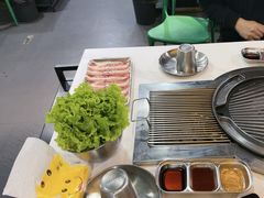 -山野的朋友露营炭火烤肉