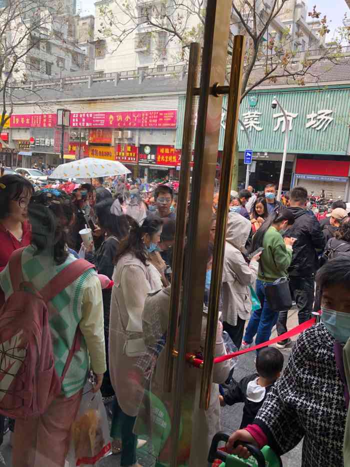 矮子馅饼(鼓楼旗舰店)-"沾了外地来的朋友的光,他说自己要去排队买.