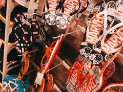 -名创优品(北京新中关购物中心地铁层店)