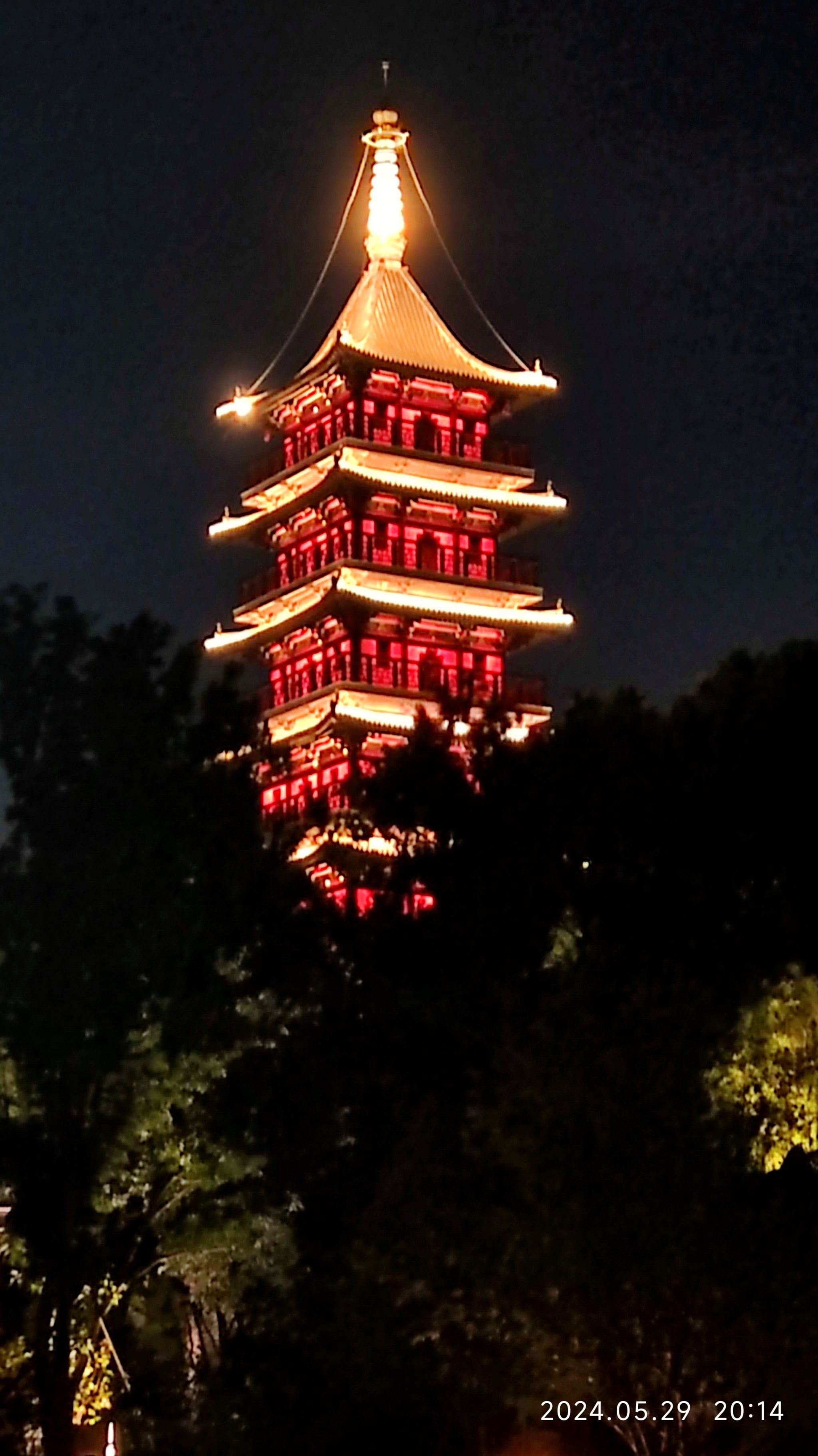 浙江嘉兴的夜景是不是也很璀璨很梦幻呀!