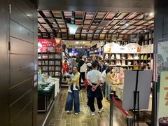 -钟书阁(松江泰晤士小镇店)