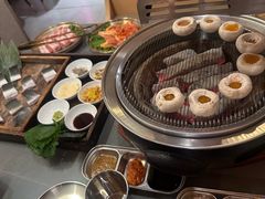 -围炉肉舍•炭烤活鳗•丹东海鲜烤肉(步行街店)