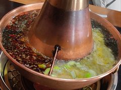 -果松木炭酸菜铜火锅·外婆参鸡汤