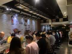 大堂-百品聚旋转火锅(万德庄店)