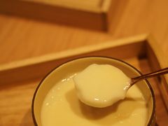 生磨杏仁茶炖蛋白-杏甜品(尖沙咀加拿分道店)