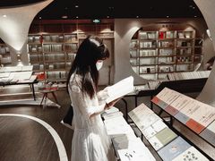 -钟书阁(珍园店)