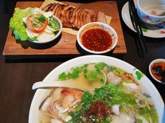 -大头虾越式风味餐厅(光明广场店)