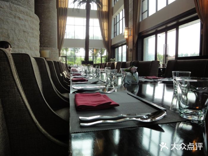 上海东方佘山翰悦阁酒店·Vie全日制餐厅靠窗位图片