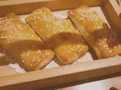 脆皮叉烧包-粤域茶餐厅