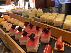 -广州万富希尔顿酒店·感趣自助餐厅·金秋蟹宴生蚝海鲜刺身
