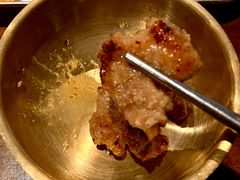 厚切猪肉-·缸桶屋·韩式牛肋条自助烤肉(西湖D11店)