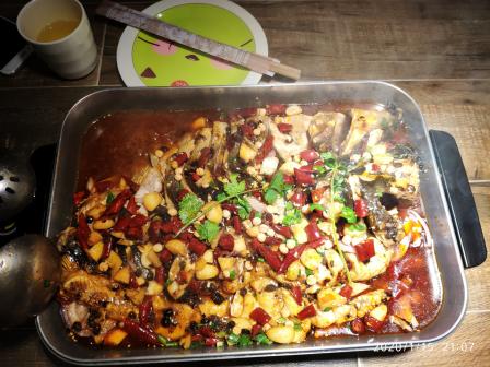 歆鱼坊花千代鲜烤全鱼(溱水桥店)-"环境特别舒适,菜品量大还挺新鲜