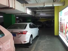 -丽丰购物中心·停车场