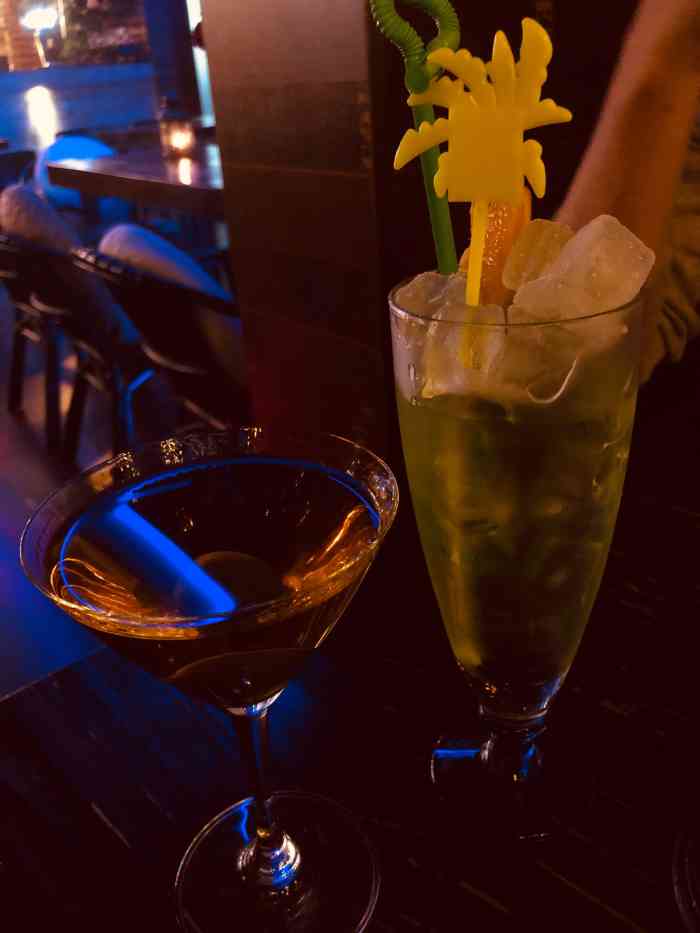 royal清吧-"晚上和朋友一起聚会很合适.就是环境有点.