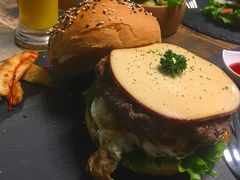 芝士汉堡-HIGH FIVE哈福手工汉堡(桂林路店)