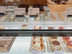 面包甜点陈列柜-MEEBO KAFEE米咖焙坊(虹桥路店)