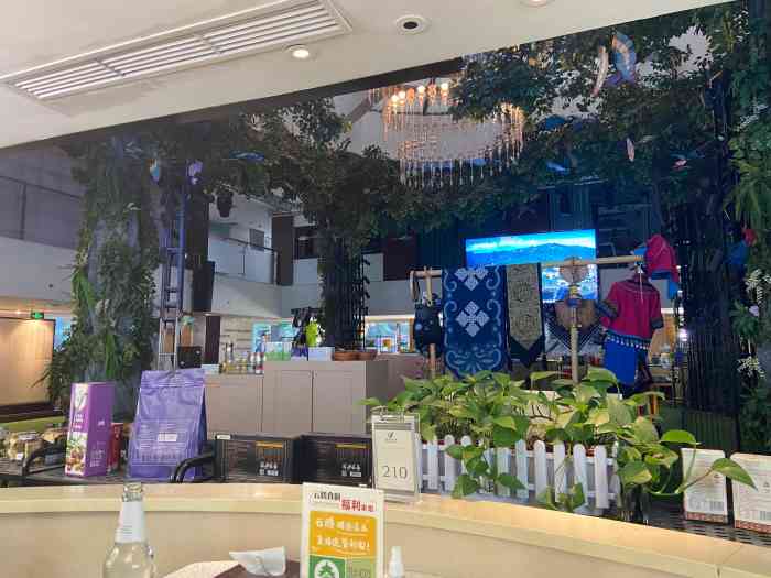 云腾食府·云南菜-"久违的特色餐厅,重新装修的大厅富丽堂皇,.