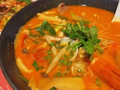 酸辣冬阴功海鲜汤檬粉-美奈小馆·东南亚菜(福田星河COCO Park店)